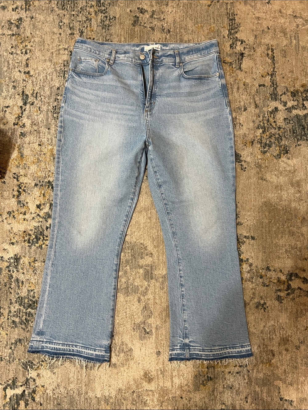 SZ 14 Loft Kick Crop with frayed hem